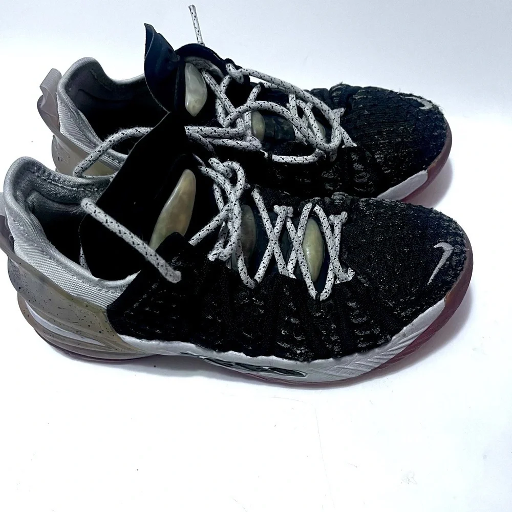 Nike LeBron XVIII Black/ White Shoes Sz 5.5y